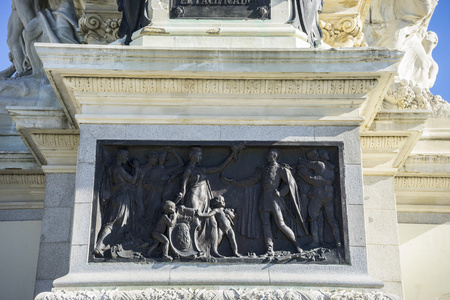 青铜雕塑的国王阿方索十二纪念碑