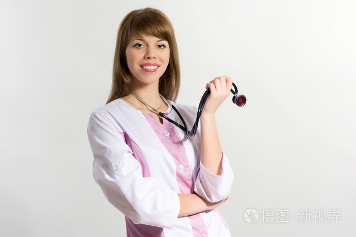 年轻的护士用听诊器特写镜头