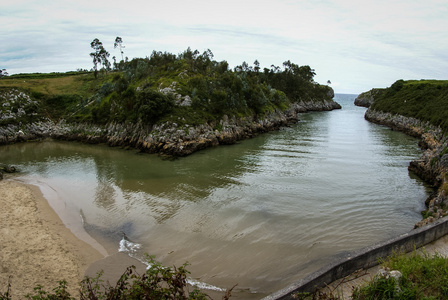 海滩在 Guadamia, 西班牙