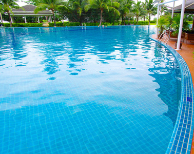 在泰国游泳池