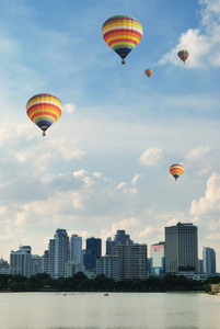 气球漂浮在曼谷