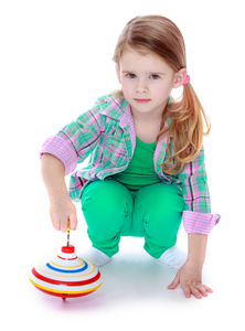 旋转陀螺小女孩旋转陀螺照片