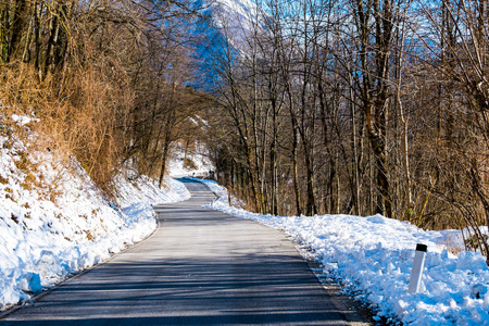 冬季和雪景上的道路