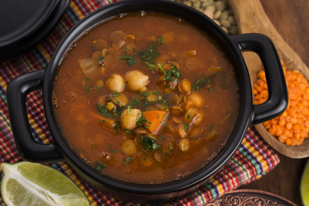 摩洛哥传统汤扁豆 传统的柏柏尔人汤