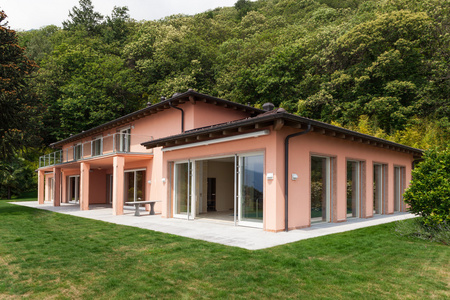 漂亮别墅漂亮的别墅,在户外照片