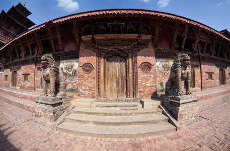 在帕坦杜巴广场上寺