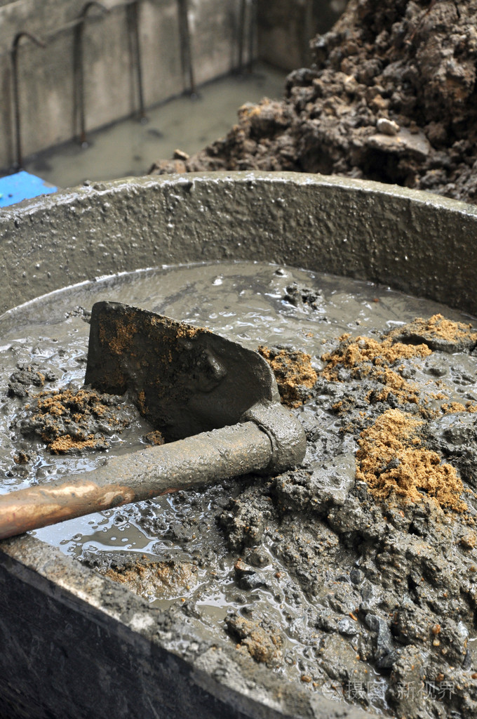 混凝土用铲子搅拌