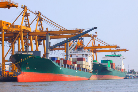商业船舶与航运港口进口单证的容器