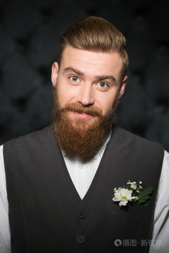 留着胡子的时尚帅哥