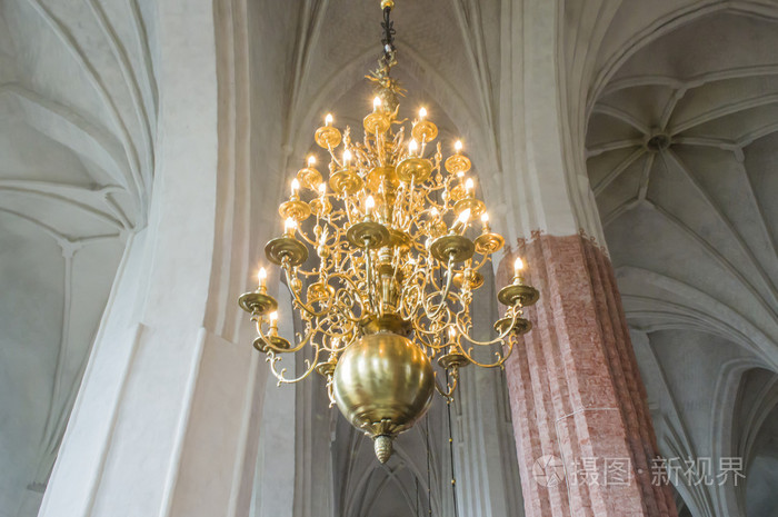 教堂内的灯