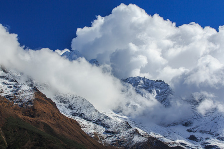 在喜马拉雅山脉的高山风景图片