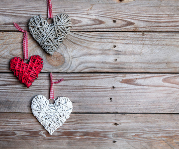 爱的心，在木制纹理背景，情人节卡概念