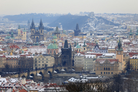 在捷克共和国布拉格市的第一场雪