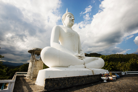 大白佛雕像泰国