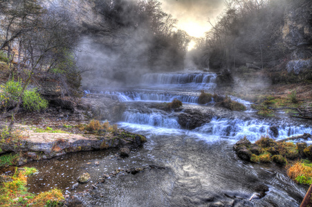 在 hdr 七彩瀑布风景