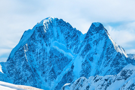 蓝色的雪山