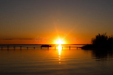 大草原 傍晚 反射 码头 太阳耀斑 太阳 加拿大 萨斯喀彻温省
