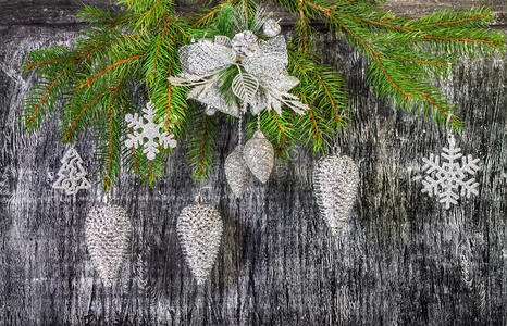 节日新年和圣诞冷杉树装饰
