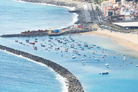 西班牙特内里费岛上的圣安德烈斯和特雷西塔斯海滩上的船只