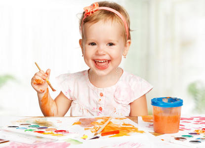 孩子画快乐的画