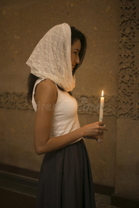 亚美尼亚使徒教会的蜡烛女孩