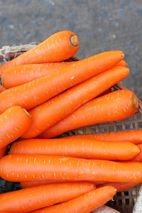 新鲜胡萝卜的特写镜头。