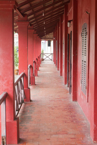 红色老门廊