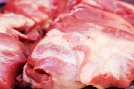 市场上的新鲜猪肉