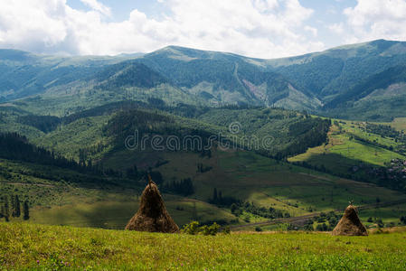 乌克兰喀尔巴阡山脉的夏季景观