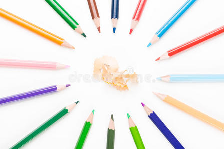 带果皮的彩色铅笔