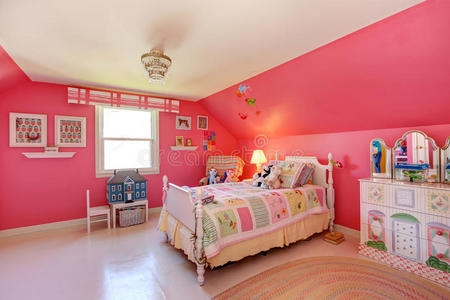 漂亮的女孩房间，明亮的粉红色