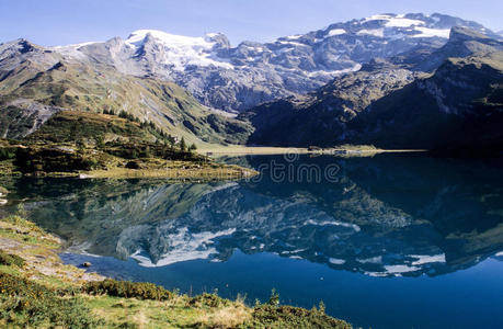 徒步旅行 泻湖 阿尔卑斯山 旅游业 风景 瑞士 旅行 自然