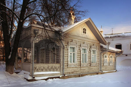 冬天的白色木屋