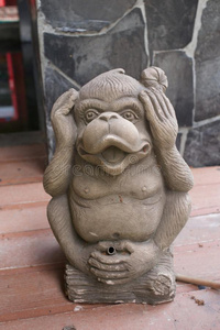 猴子雕像