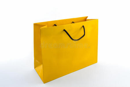 空白的黄色纸购物袋。