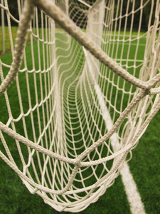 交叉式足球网，球门网足球，足球场上的塑料草地