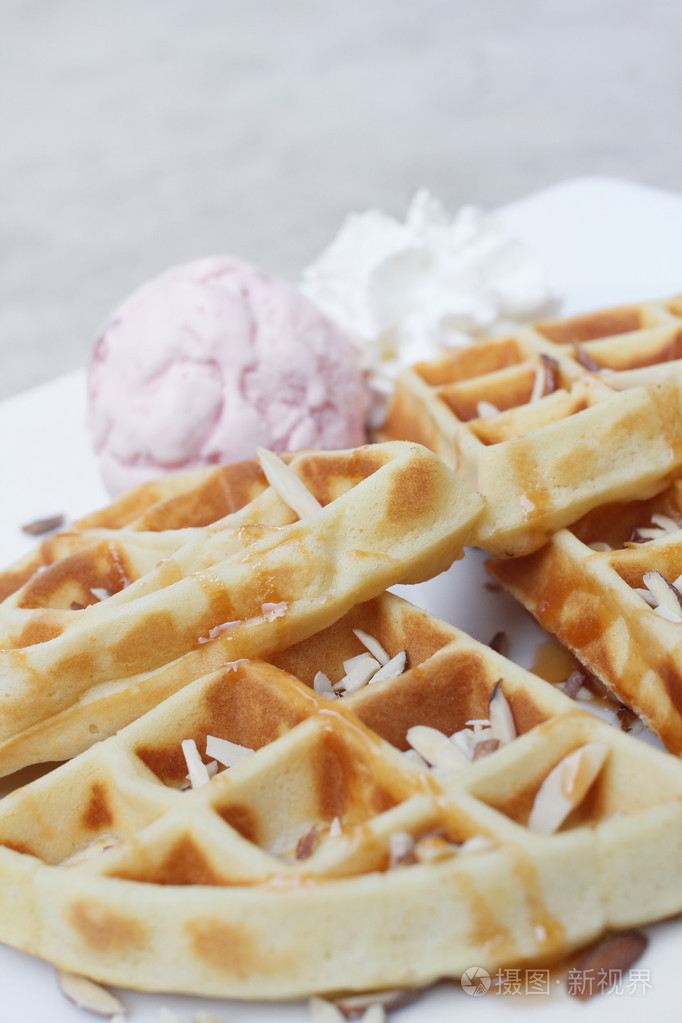 比利时华夫饼配冰激淋