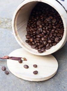 木碗里的咖啡豆