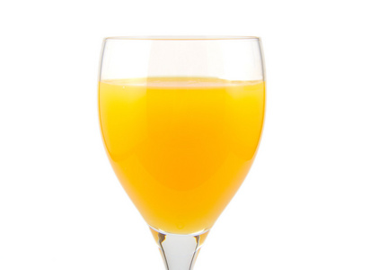 杯新鲜橙汁在白色背景上孤立