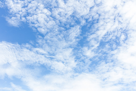 白色云彩天空图片