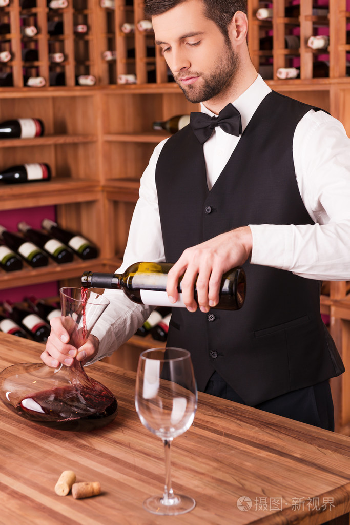 斟酒斟酒到滗水器