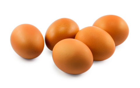 孤立在白色背景上的五个鸡蛋