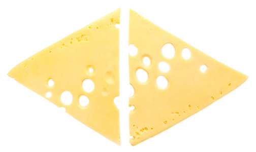 孤立在白色背景上的切片的奶酪