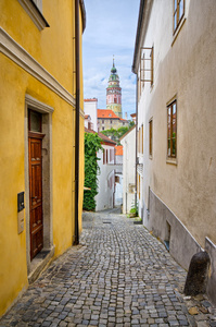 狭窄的街道中库伦，捷克共和国