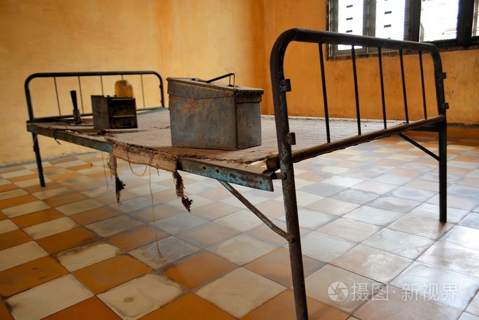 res 高棉折磨在监狱牢房的床上