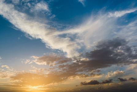 美丽的夕阳海面图片