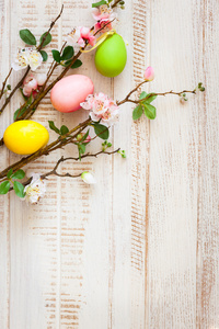 复活节彩蛋和春天的花朵图片
