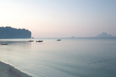 在日出海滩