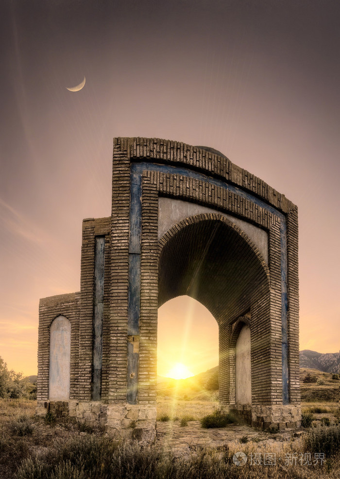 在克里米亚的石头门