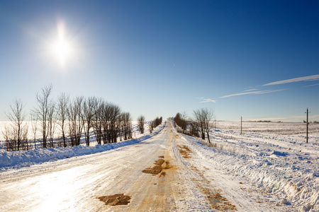 大雪覆盖的道路